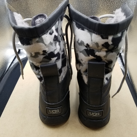 UGG Women's Black Winter Boots - Picture 6 of 8